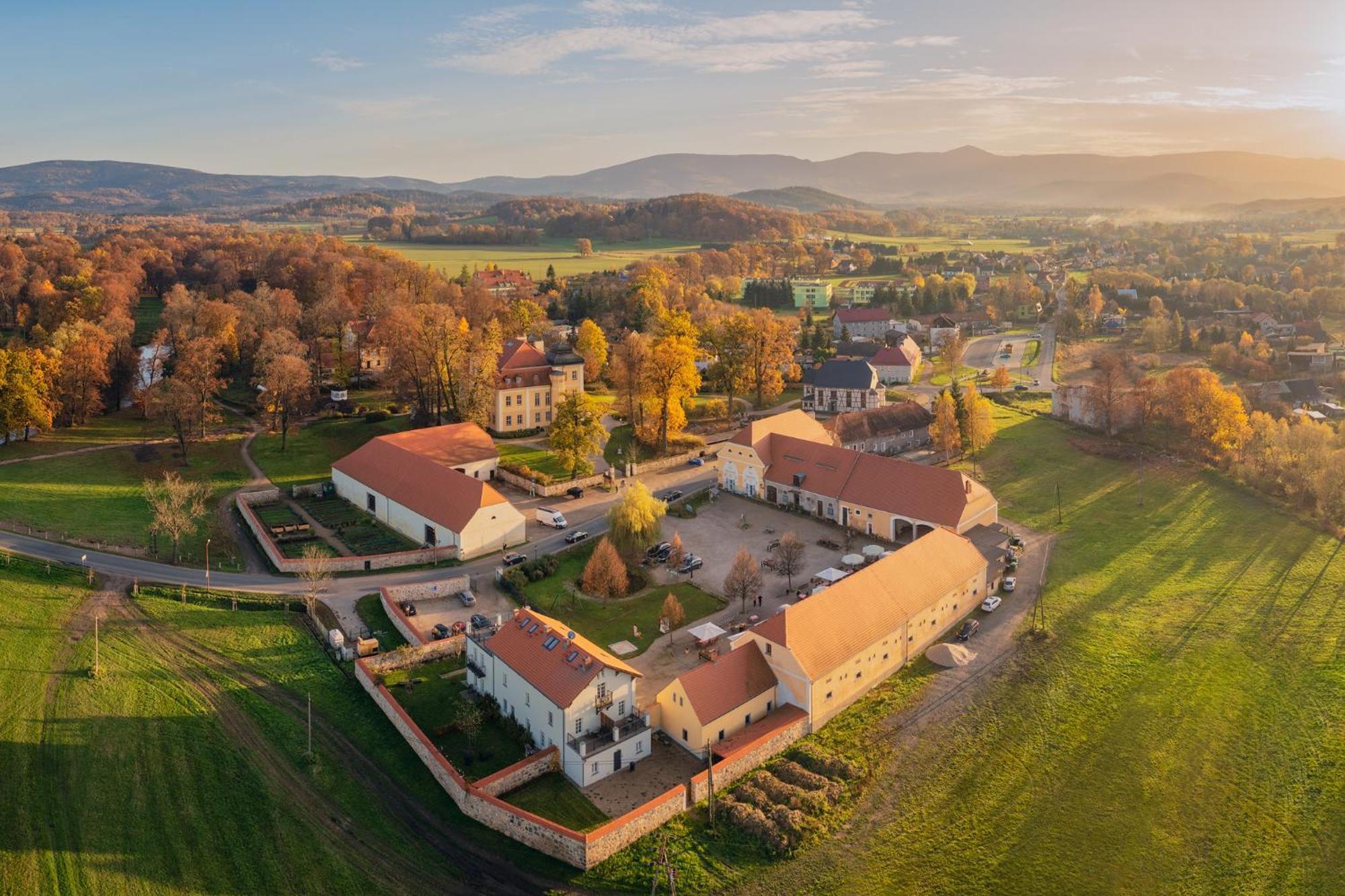 Palac Lomnica - Karkonosze / Riesengebirge Еленя-Гура Экстерьер фото